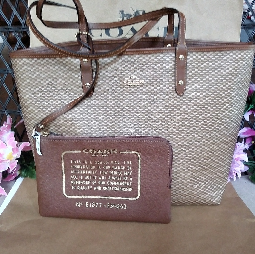 NWT Coach tote shoppers reversible w/ wristlet